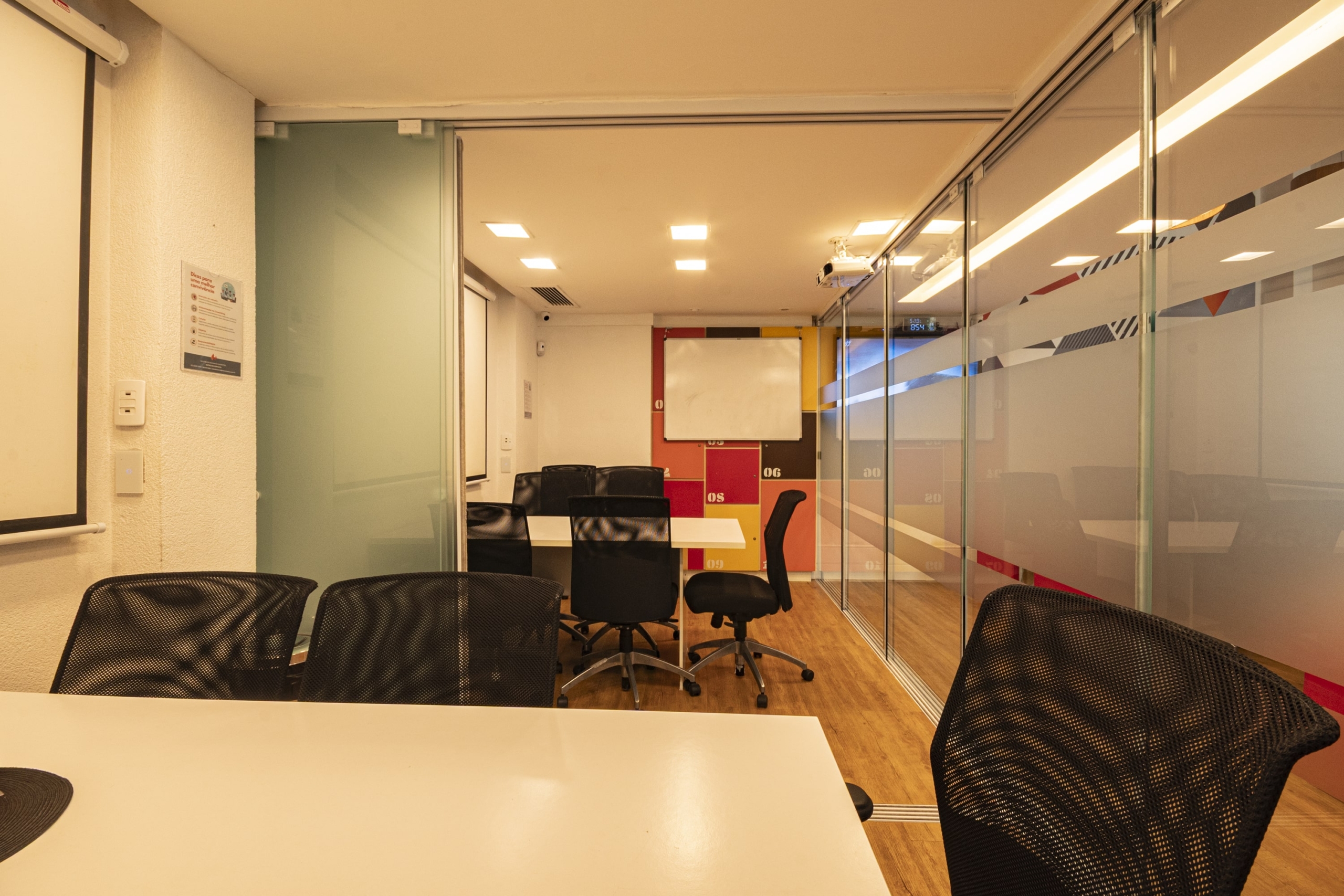 07 sala de reuniao 01 02 compartilhada 02 min scaled